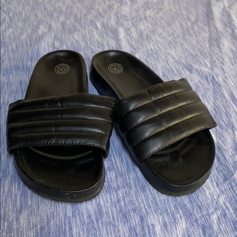 Black urban outfitters slides